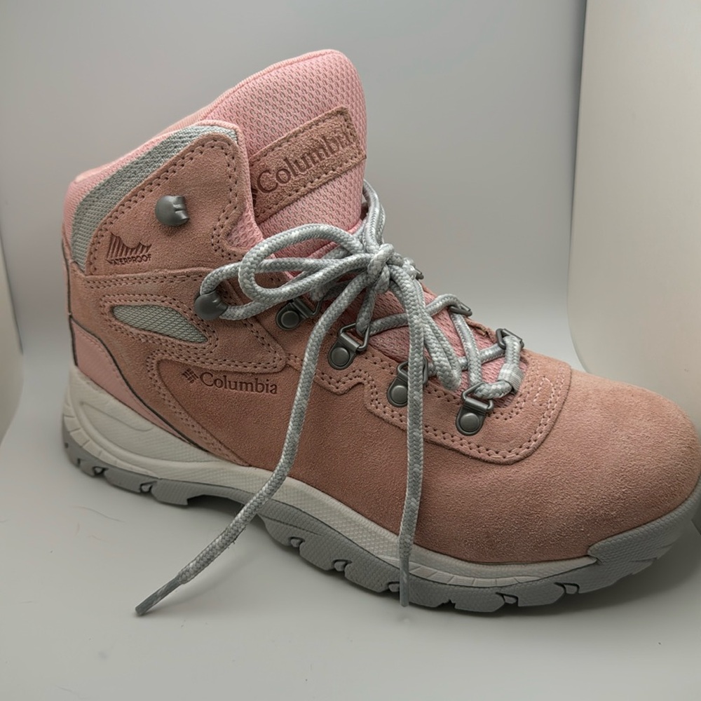 Women’s hiking boots-
